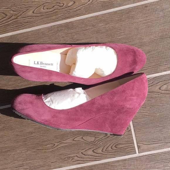 NWOT Burgundy Suede Wedges - Picture 2 of 4
